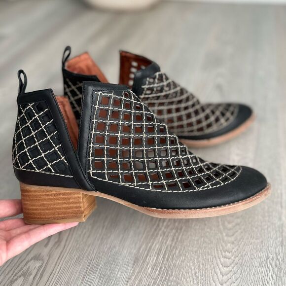 Jeffrey Campbell Womens Taggart Black Leather Cut Out Booties Shoes - Picture 1 of 7